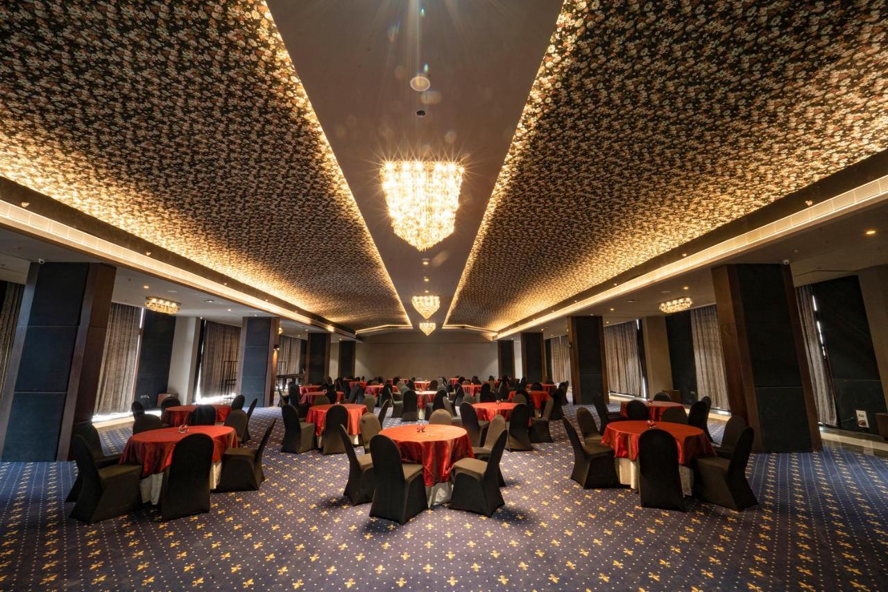 Essentia Luxury Hotel אינדורה מראה חיצוני תמונה