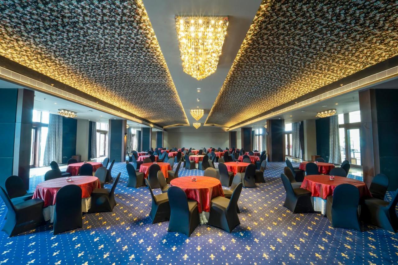 Essentia Luxury Hotel אינדורה מראה חיצוני תמונה