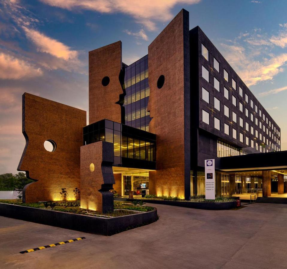 Essentia Luxury Hotel אינדורה מראה חיצוני תמונה