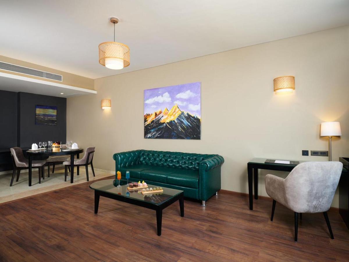 Essentia Luxury Hotel אינדורה מראה חיצוני תמונה